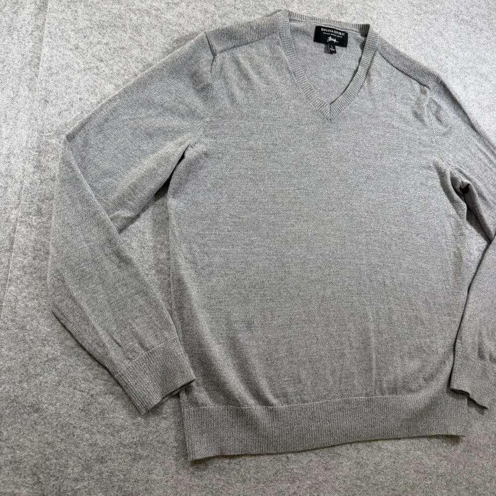 Banana Republic Merino Wool Sweater Mens L Light Gray V Neck Soft Knit Preppy